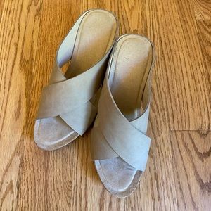 Beige/light grey wedge sandals